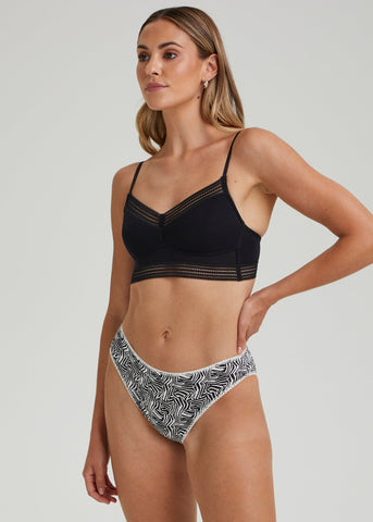 4 Pack Black & White High Leg Knickers  F471897