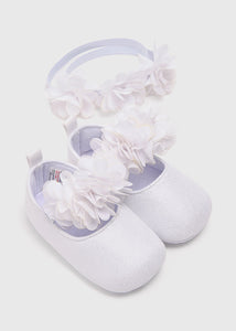 Baby White Shoes & Head Band Gift Set (Newborn-18mths)  C303570