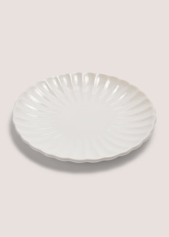 Natural Scalloped Dinner Plate White M484819