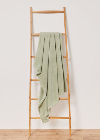 Plain Green Throw (130cm x 150cm) M494006