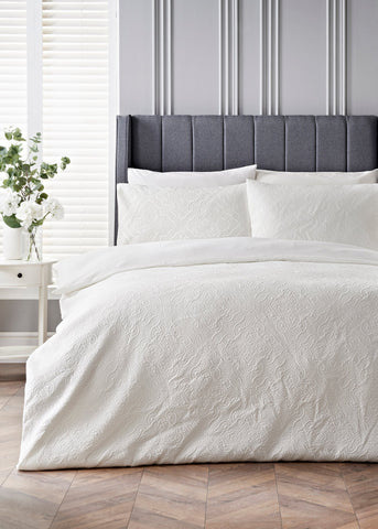 White Matelassé Duvet Set M237801