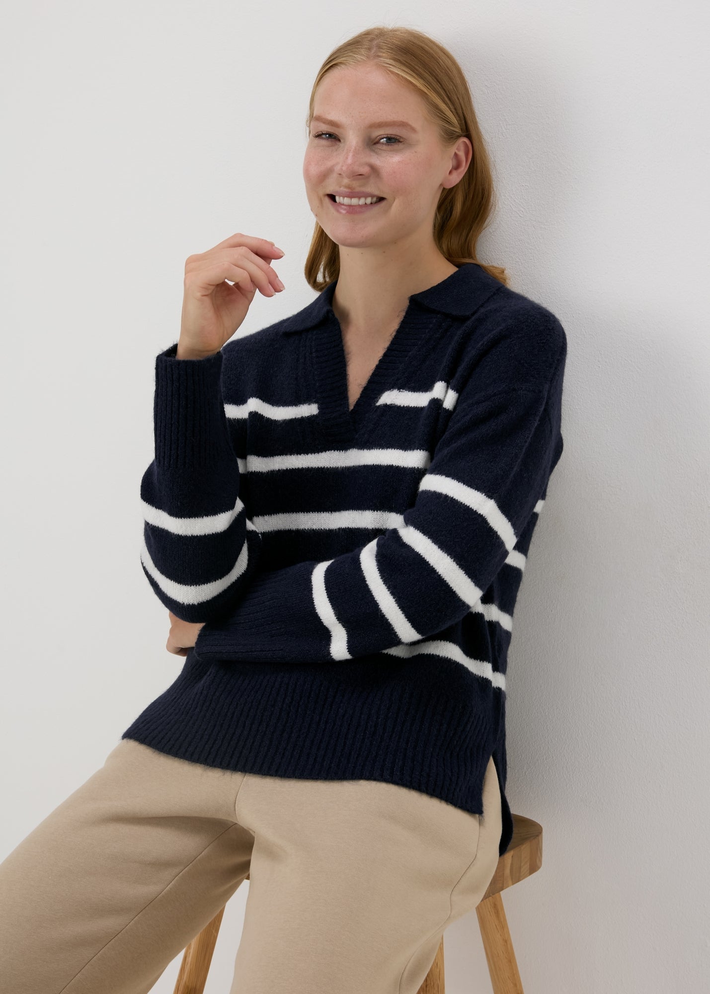 Navy Stripe V-Neck Jumper  F275479