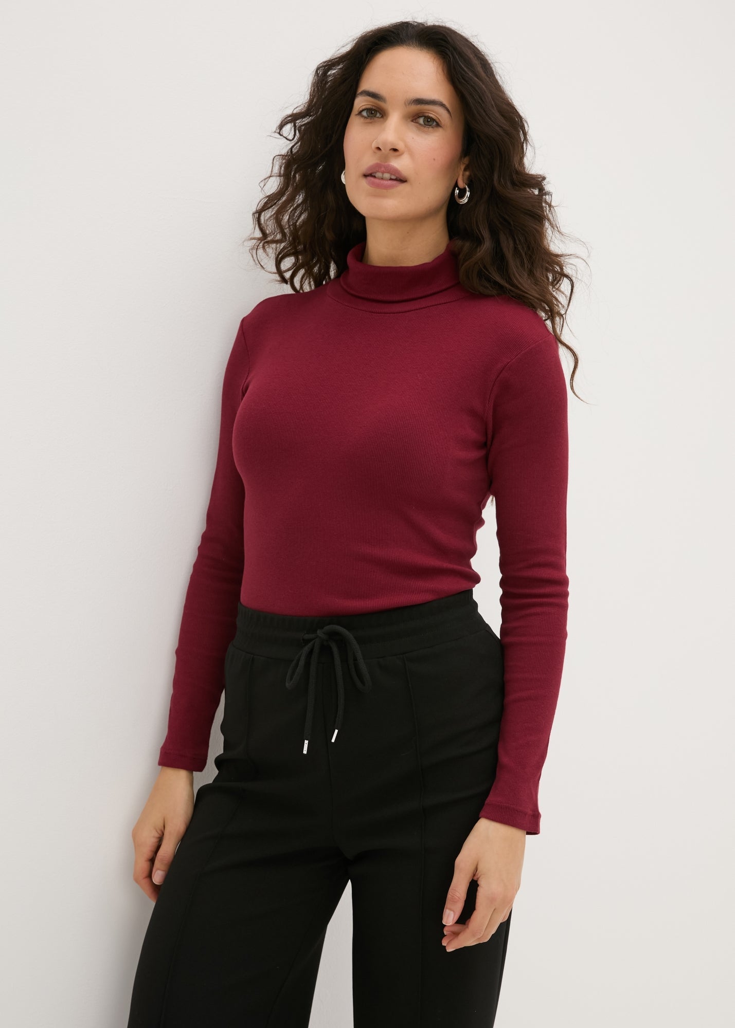Burgundy Ribbed Roll Neck Top  F467080