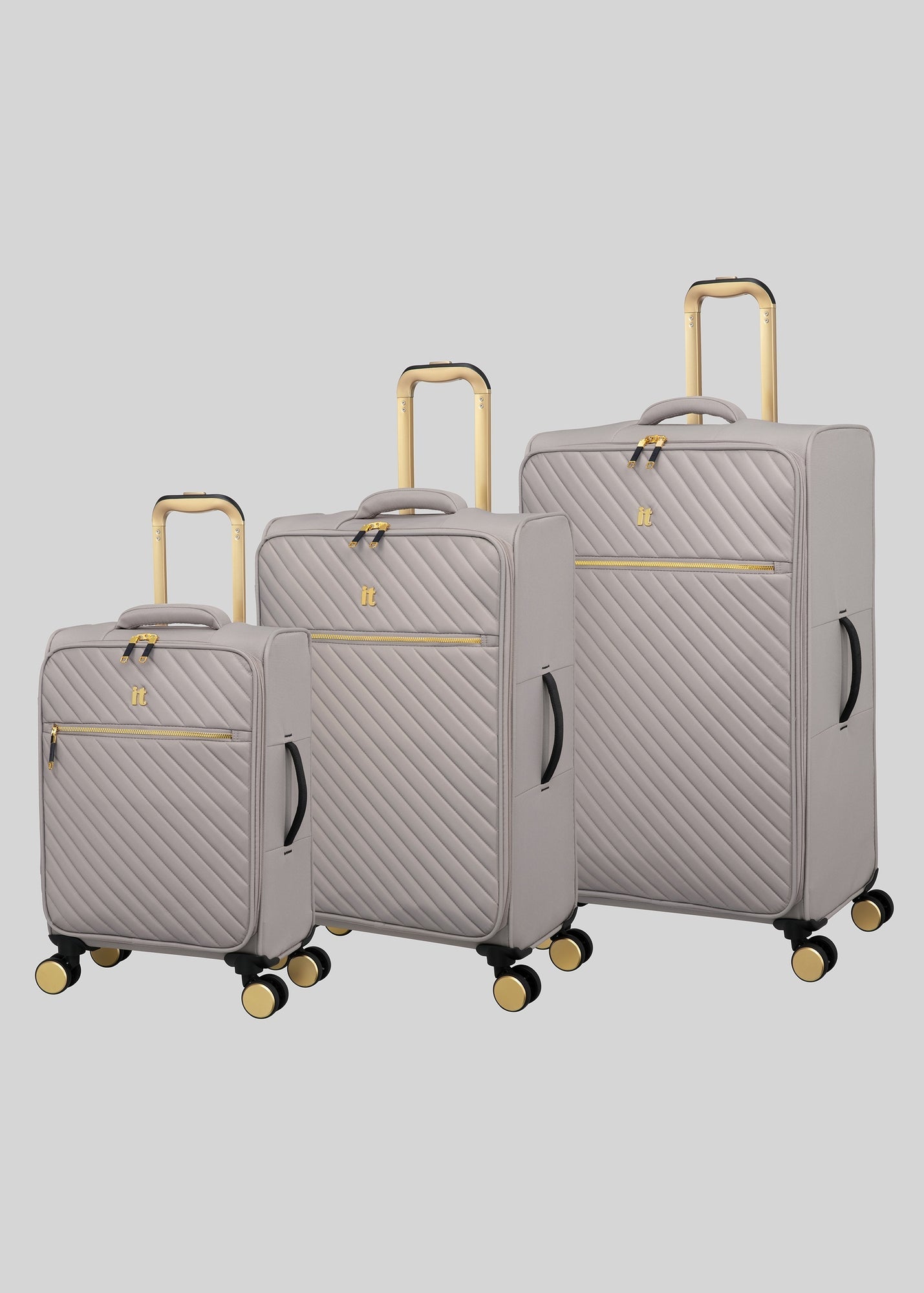 IT Luggage Desirable Sand Suitcase  M472786