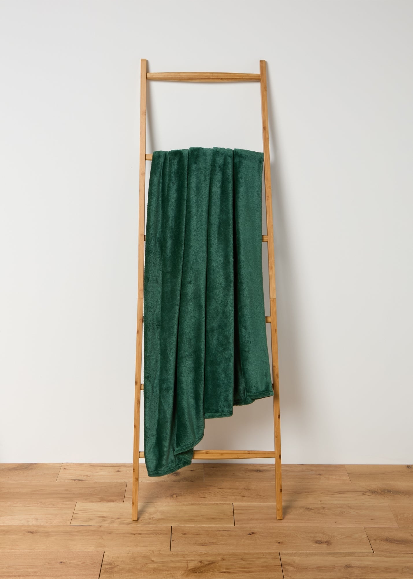 Plain Green Throw (200cm x 220cm) M494222