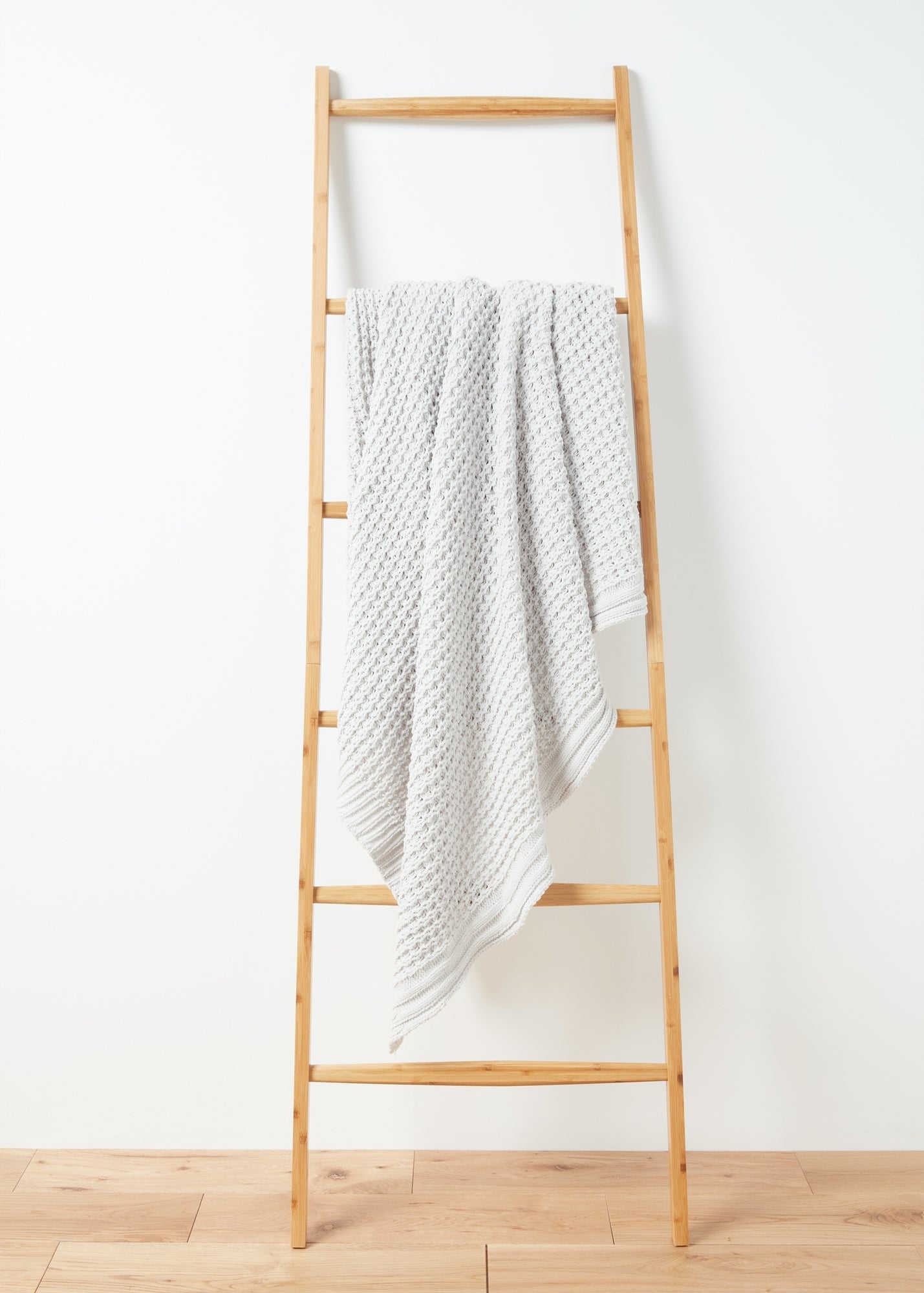 Natural Chenille Throw (130cm x 150cm) M494271