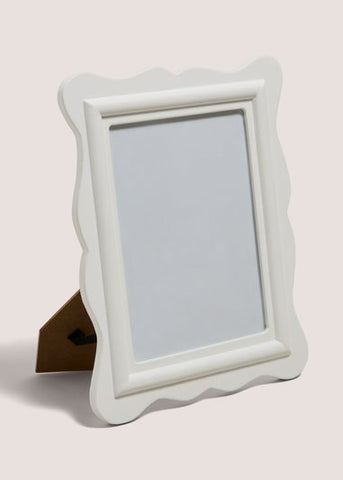 White Vintage Frame (9inch x 7inch) M699046