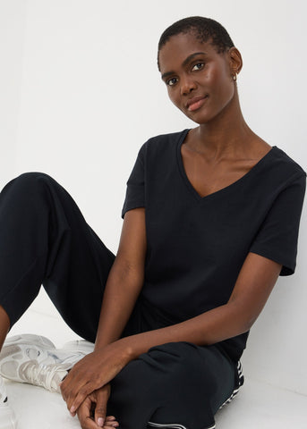 Black V-Neck Regular Fit T-Shirt  F467701