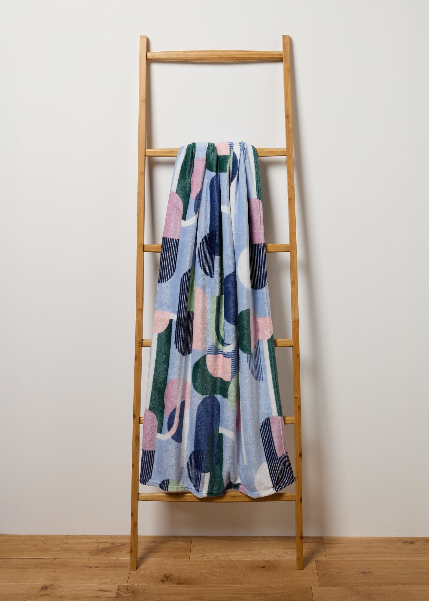 Blue Geometric Print Throw M289279