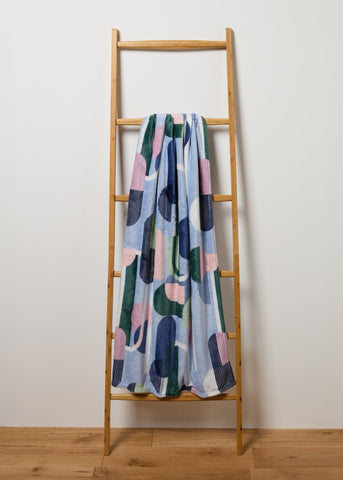 Blue Geometric Print Throw M289279