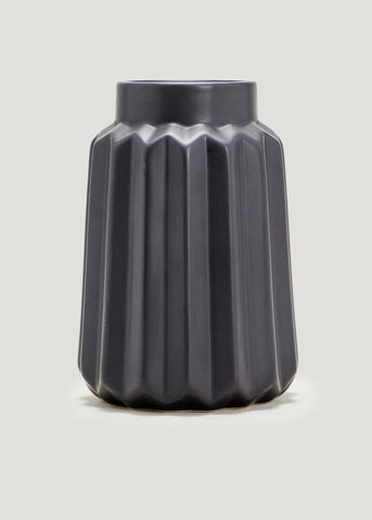 Black Ribbed Ceramic Vase (14cm x 14cm x 20cm) M697355