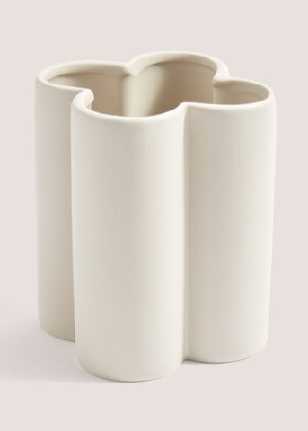White Scallop Vase (15cm x 12cm.) M698152